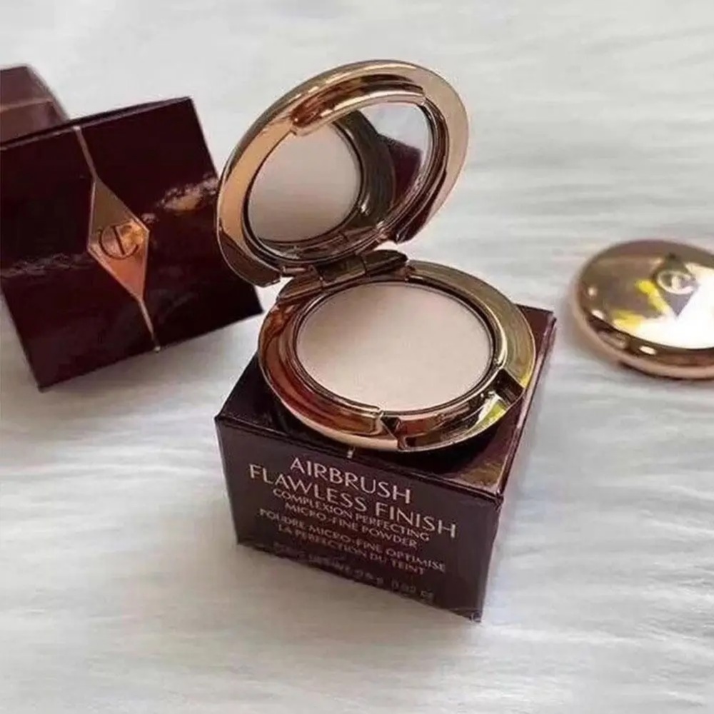 Huda Beauty Makeup Mini Kit - Charlotte Tilbury Daumengroßes, tragbares, ölkontrollierendes Puder,